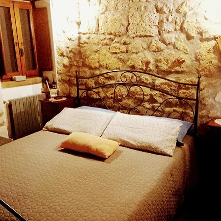 La Chascona Di Farnese Casa Di Tufo Nel Borgo Apartment Ngoại thất bức ảnh